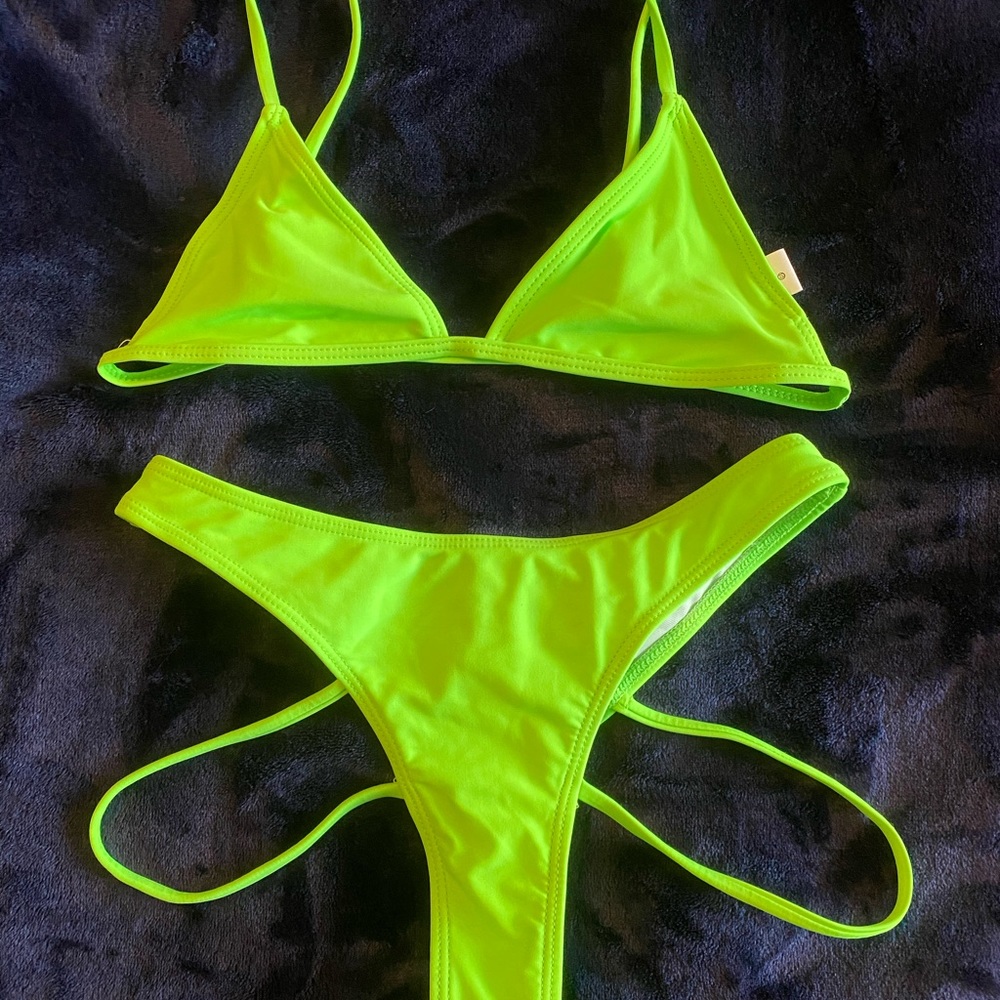 Bikini Bundle - Picture 3 of 4
